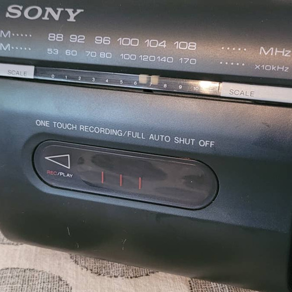 Sony CFM-10 AM/FM Cassette Player Radio Boombox - Picture 2 of 6